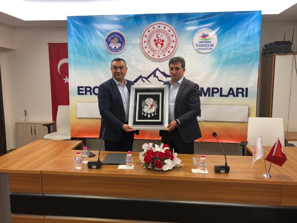 Büyüksimitçi ve Eskici, Erciyes’te gençlerle buluştu 