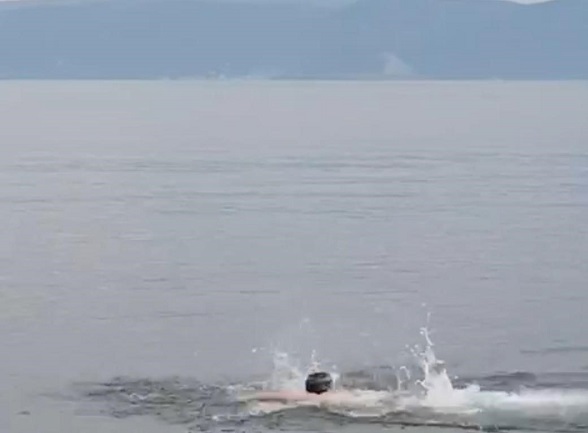 Buz kırılınca suya böyle düştü