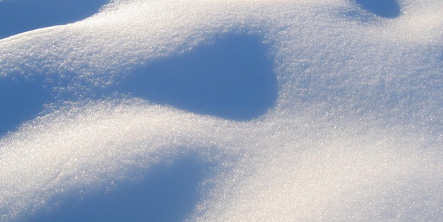 Buz şeffaf ise kar niçin beyazdır?