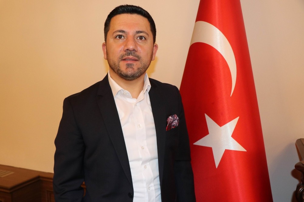 Buzda düşerek kolunu çatlatan öğrenciye Nevşehir Belediyesi çorba ikram etti 