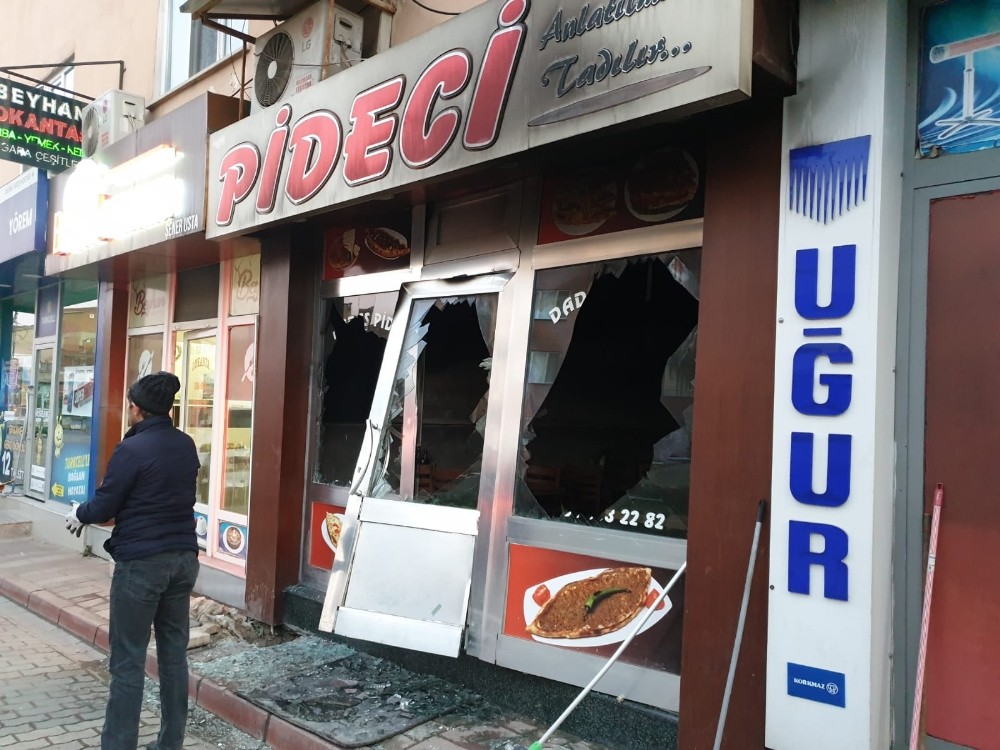 Buzdolabı bomba gibi patladı 