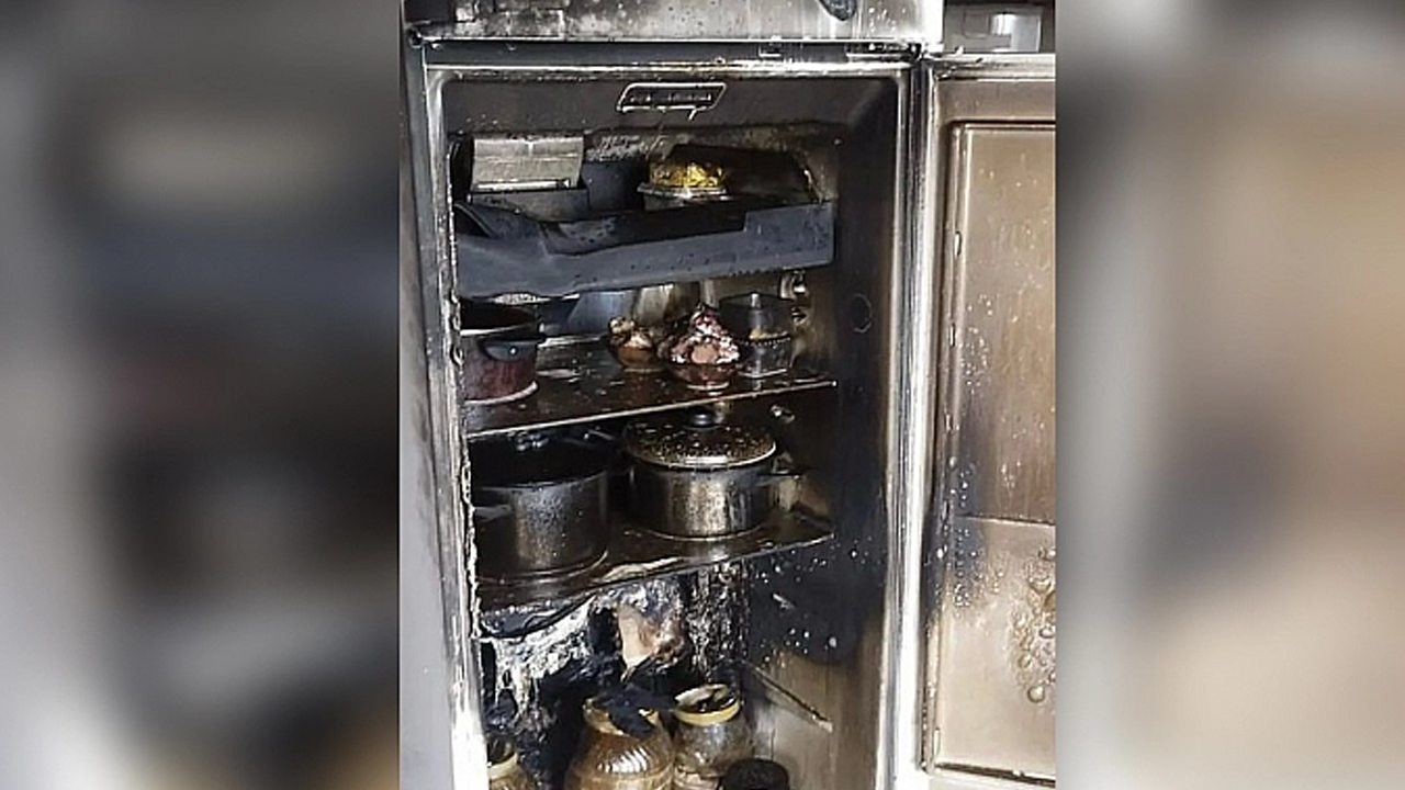 Buzdolabı bomba gibi patladı!
