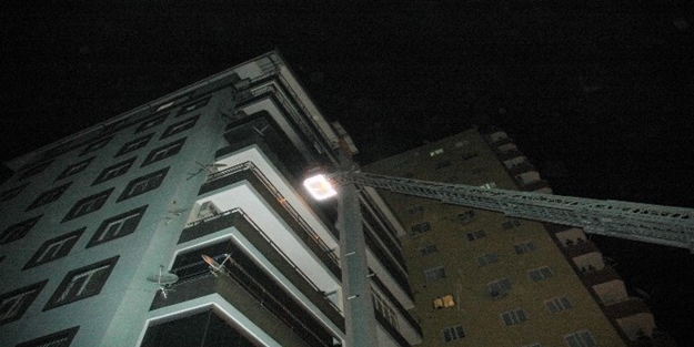 Adana’da buzdolabından çıkan yangın apartman dairesini küle çevirdi