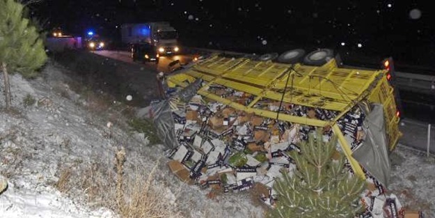 Buzlanan yolda 5 ayrı kaza