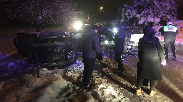 Buzlanma kazaya neden oldu: 5 yaralı