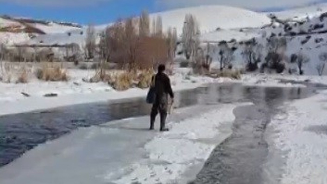 Buzu sal yapıp gezintiye çıktı