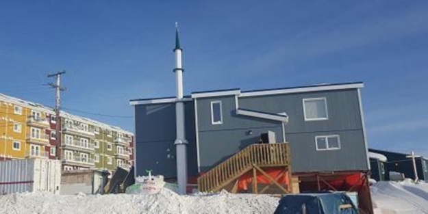 Buzullarda ilk cami zorluklarla açıldı