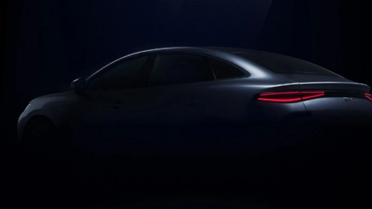 BYD e7 sahneye çıkıyor: Uygun fiyatıyla piyasayı sallayacak!