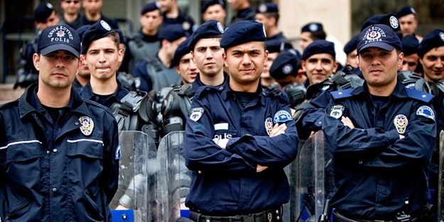 Bylock kullanan 415 FETÖ'cü polis firar etti!
