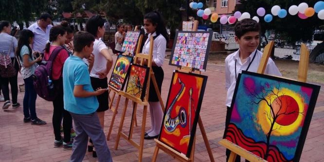 Samandağ’da öğrencilerden resim sergisi