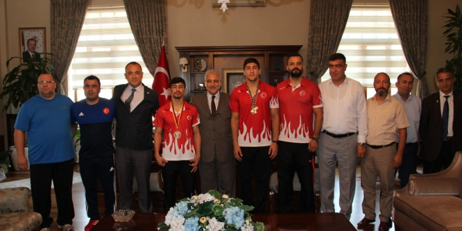 Avrupa Şampiyonluklarını 15 Temmuz şehitlerine armağan ettiler