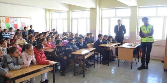 İlkokul öğrencilerine trafik eğitimi verildi