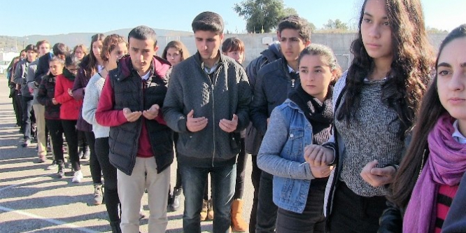 Okul yolunda ölen Aslı için arkadaşları lokma döktürdü