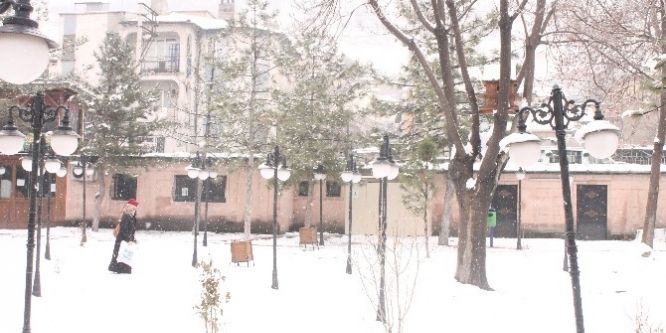 Afyonkarahisar beyaza büründü