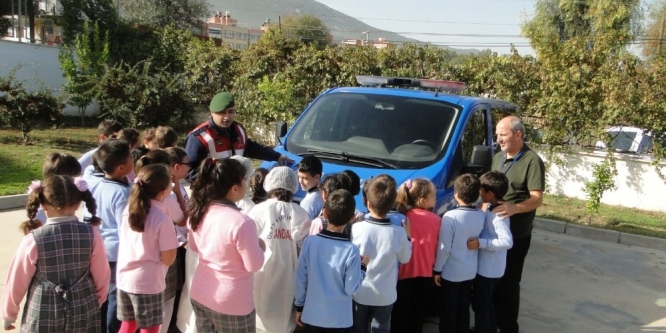 Sökeli öğrencilerden jandarmaya duygulandıran destek