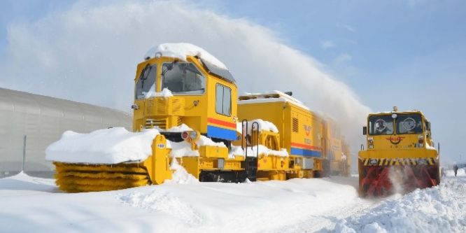 Demiryollarında kar temizleme seferberliği