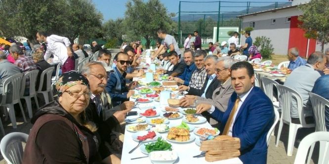 Edremit’te AK Partililer kahvaltıda bir araya geldi