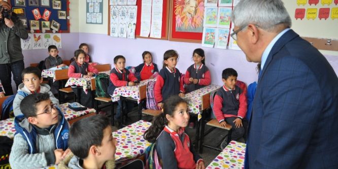 Kars Belediye Başkanından çocuklara 23 Nisan ziyareti