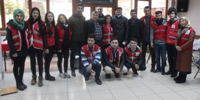 Sultanbeyli’de Dadaşlar Kızılay’a kan verdi