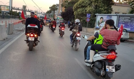 İzmit’in kurtuluşu şehir turu atarak kutlandı