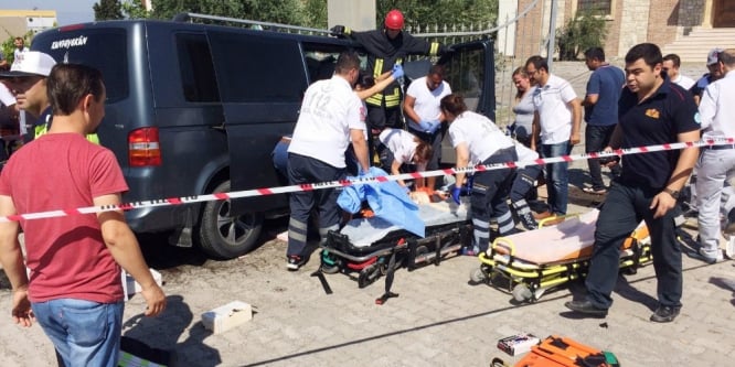 Baba ve oğlu trafik kazasında hayatını kaybetti