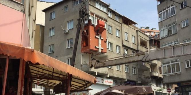 Bonzai içen genç araçla manava girdi