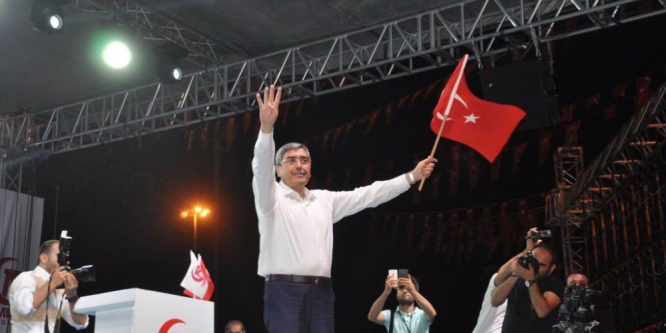 Başkan Özkeçeci de Demokrasi Meydanında