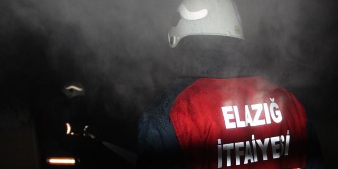 Elazığ’da kullanılmayan ev yandı