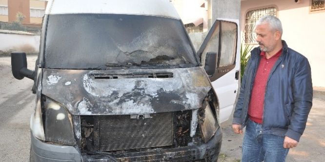 Hatay’da 10 araç ateşe verildi