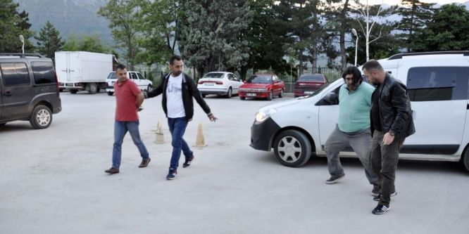 Piyasaya sahte para süren iki şüpheli yakalandı