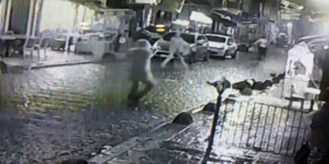 Beyoğlu’nda çatışma anları kamerada