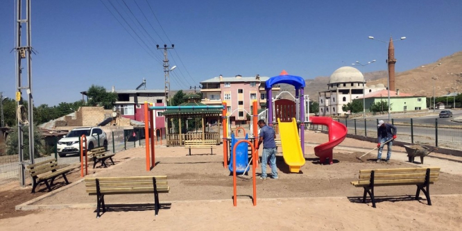 Adilcevaz Belediyesinden her mahalleye park