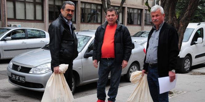 Oy torbaları sandık başkanlarına teslim edilmeye başlandı
