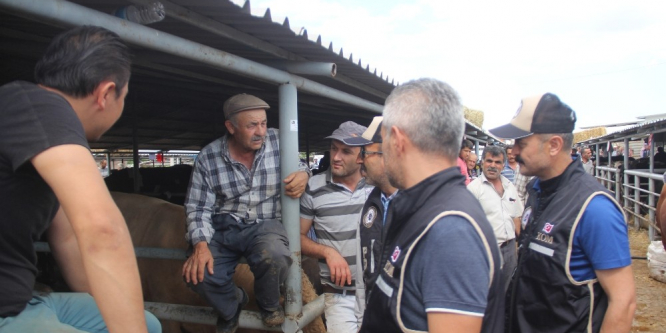 Kurbanlık satanlar sahte paraya karşı uyarıldı