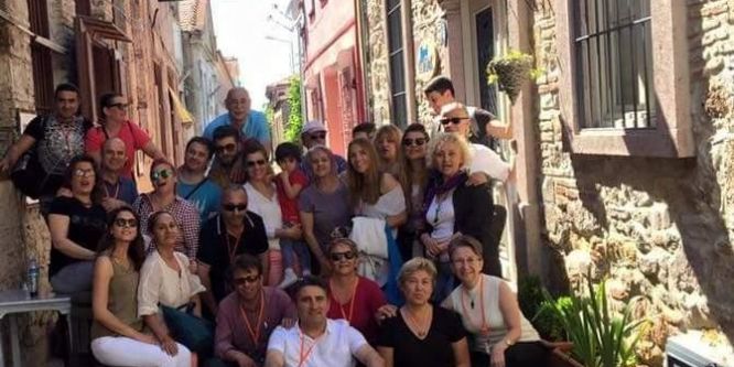 Kuşadası Belediye Tiyatrosu’na Ayvalık’ta yoğun ilgi
