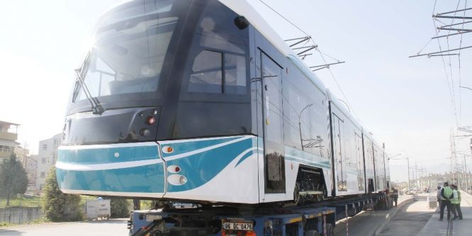 Akçaray’da beşinci araç da raylara indirildi