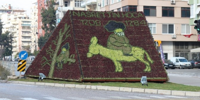 Adana'da Nasrettin Hoca, dikey bahçede tasvir edildi