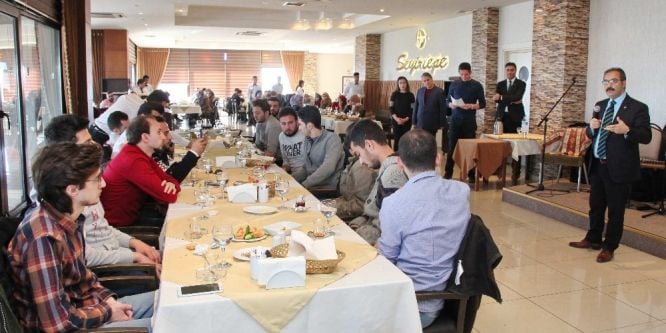 Rektör’den Suriyeli öğrencilere ’vatan’ nasihati