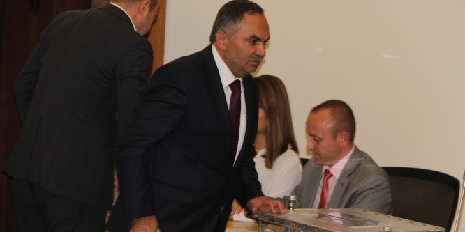 Düzce Belediye Başkanı Dursun Ay oldu