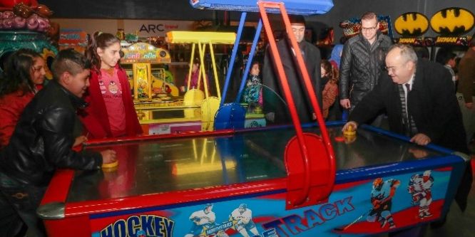 Yetimler doyasıya eğlendi