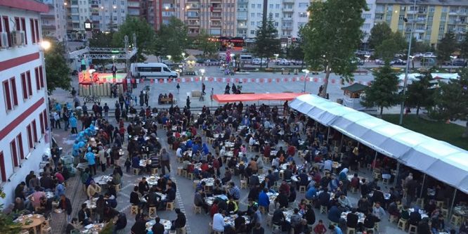 Seydişehir Belediyesi’nden 2 bin kişiye iftar yemeği