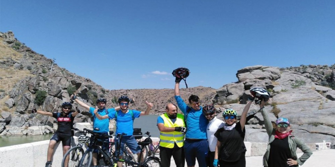 Bisikletçiler tarihe pedal çevirdi