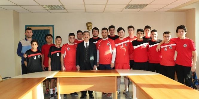 Gençler istedi Başkan Şirin yaptı