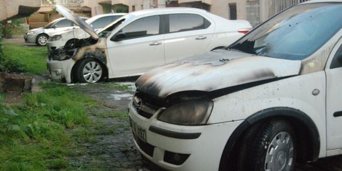 Şanlıurfa’da 5 araç kundaklandı