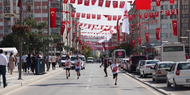 15 Temmuz şehitleri anısına halk koşusu yapıldı