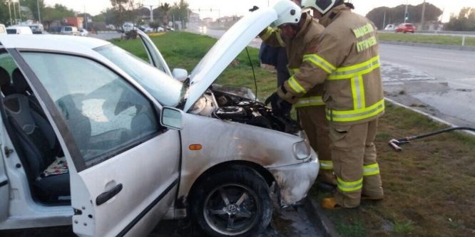 Seyir halindeki araç yanmaya başladı