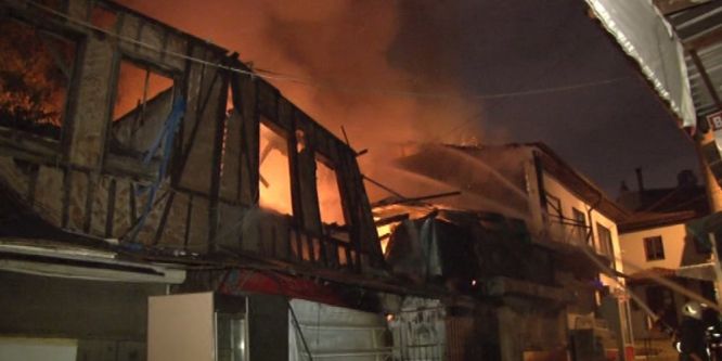 İtfaiye Meydanı alevlere teslim oldu