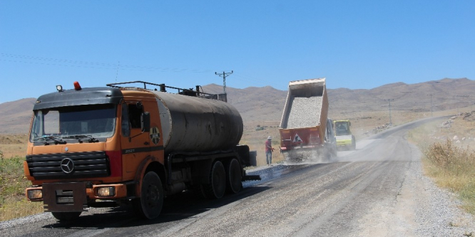 Develi’de Köylerde Yol Çalışmaları Tüm Hızıyla Devam Ediyor