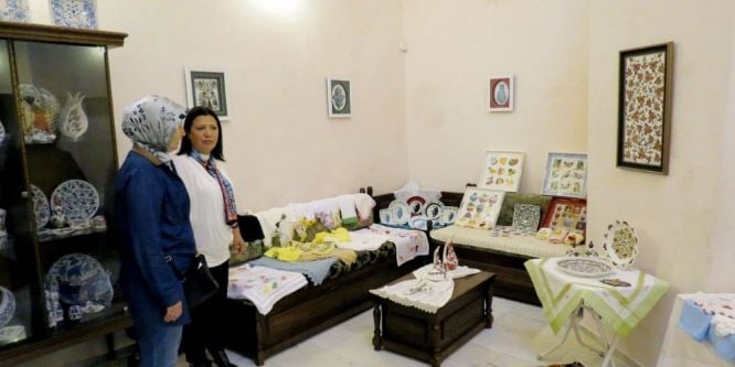 Giritli hanımlardan göz nuru sergisi