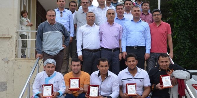 Aşçılık kursu mezunları arasında yemek yarışması